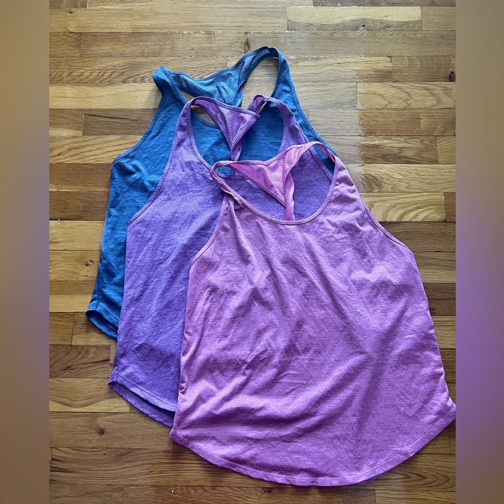 Under Armour Tech Vent Tank lot of 3 - Size M in Pink, Purple, Blue